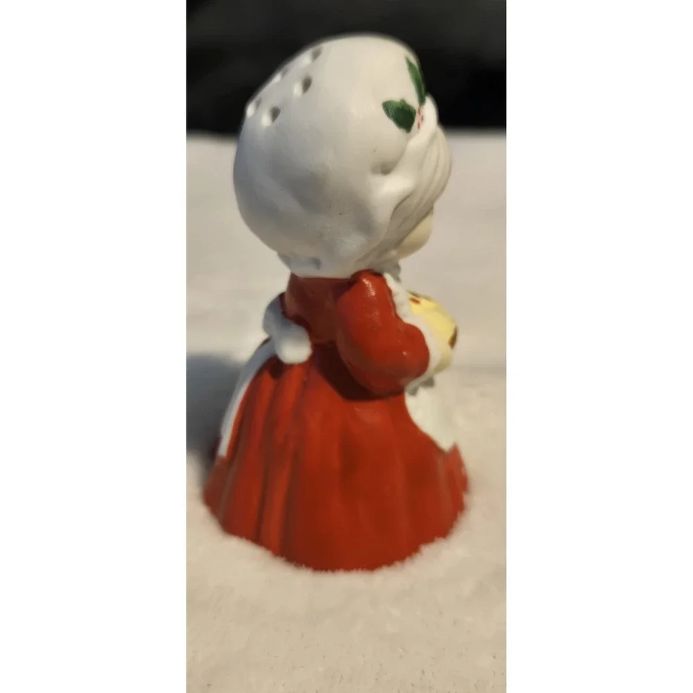 Vintage Mrs. Claus Salt Shaker Christmas Holiday Porcelain Ceramic Pie 3